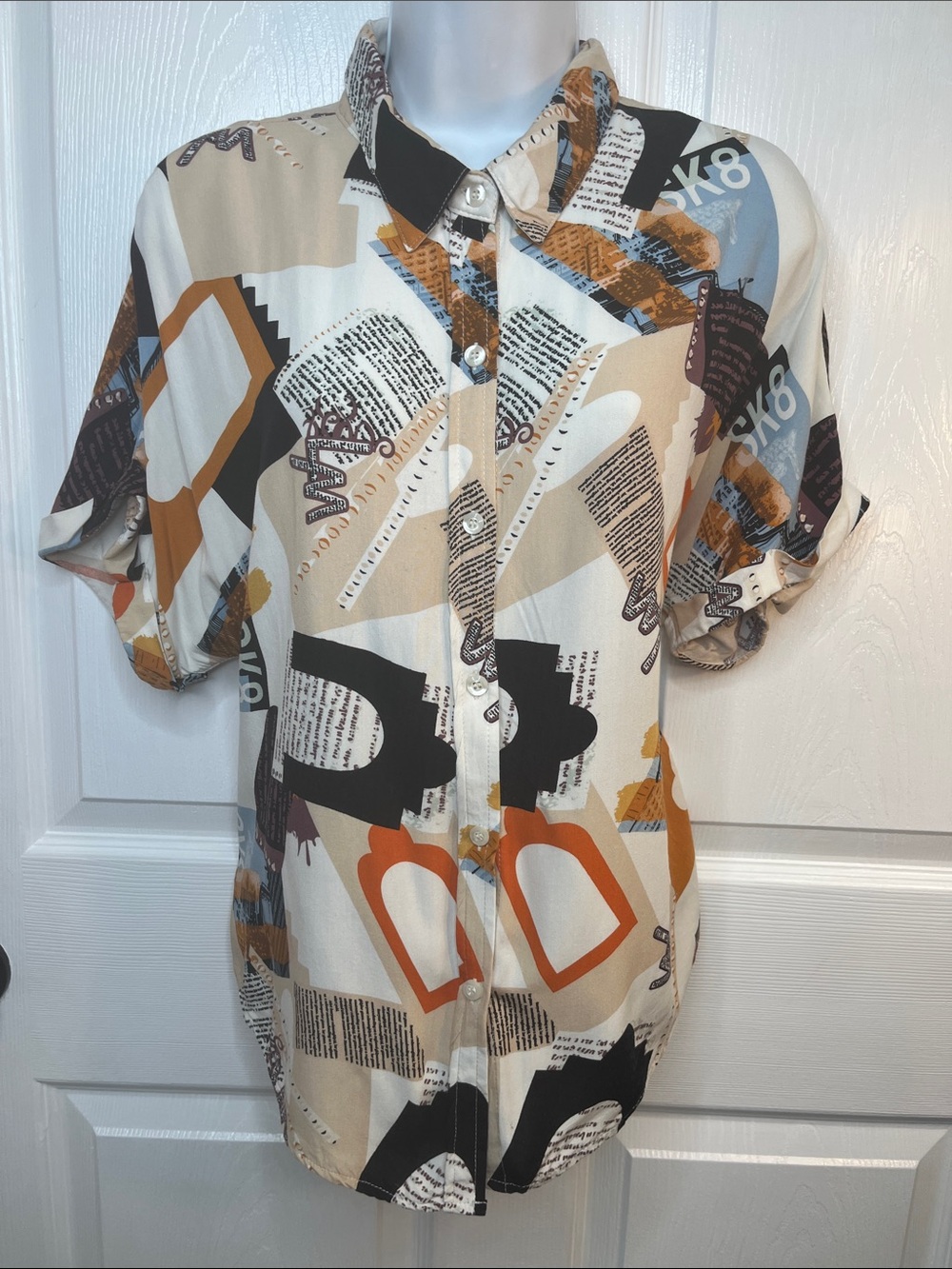 Sunburst Kiss Skater Graphic Print Button Down Shirt Size Medium